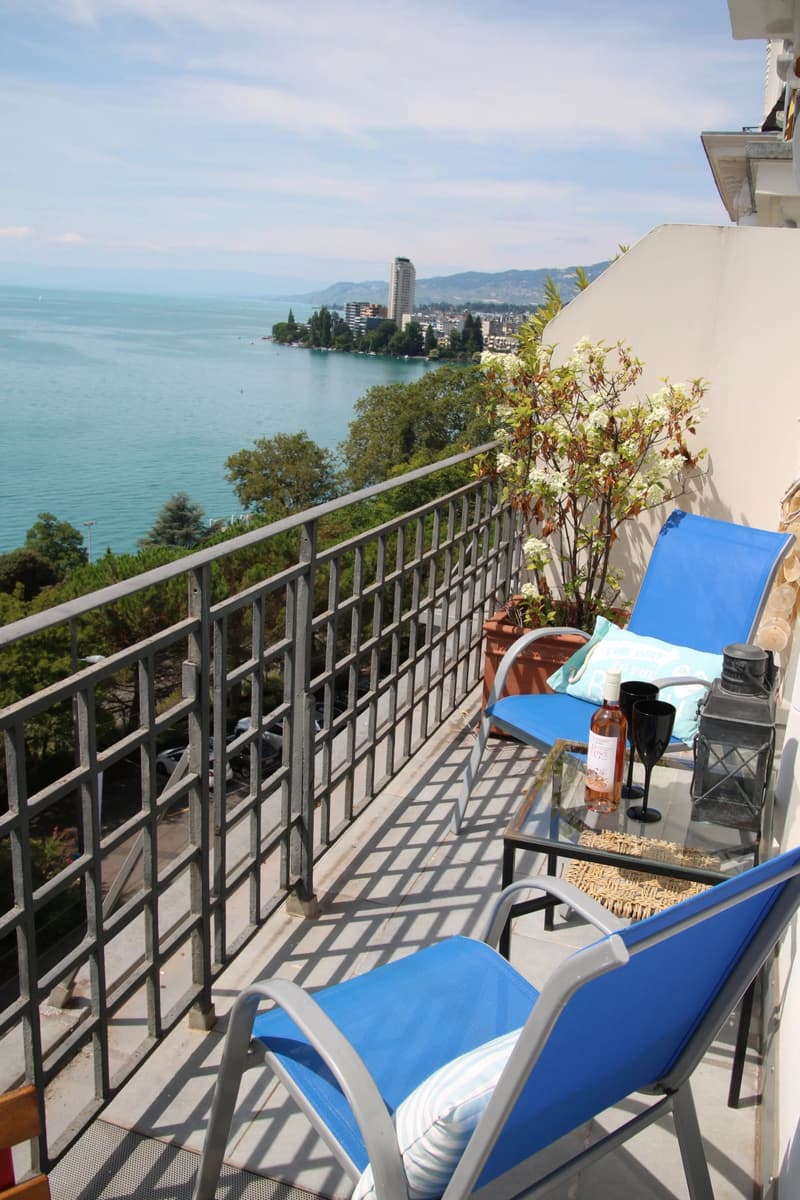 Wohnung in erster Reihe am Seeufer mit atemberaubendem Blick (5)
