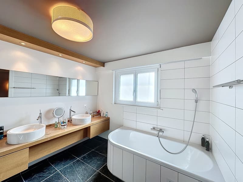 Prächtige 3,5-Zimmer-Wohnung mit Seeblick (9)