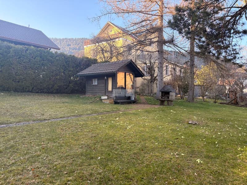 Charming villa with 2 apartments and large tree-lined garden (3)