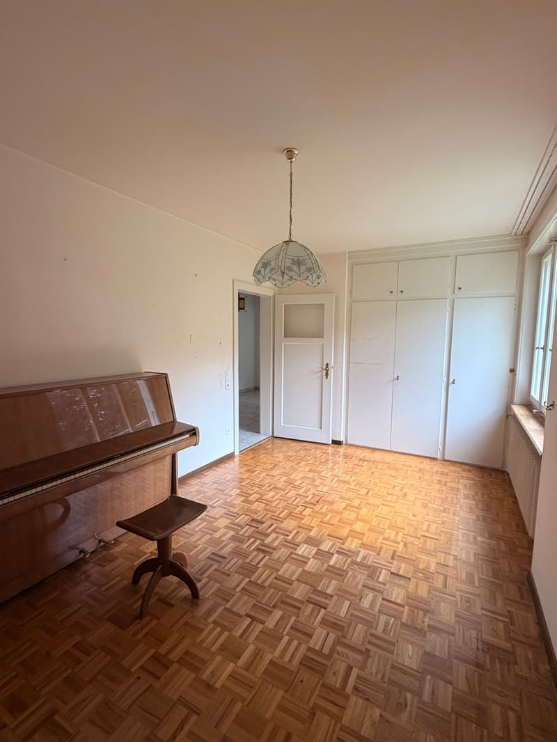 Charming villa with 2 apartments and large tree-lined garden (9)