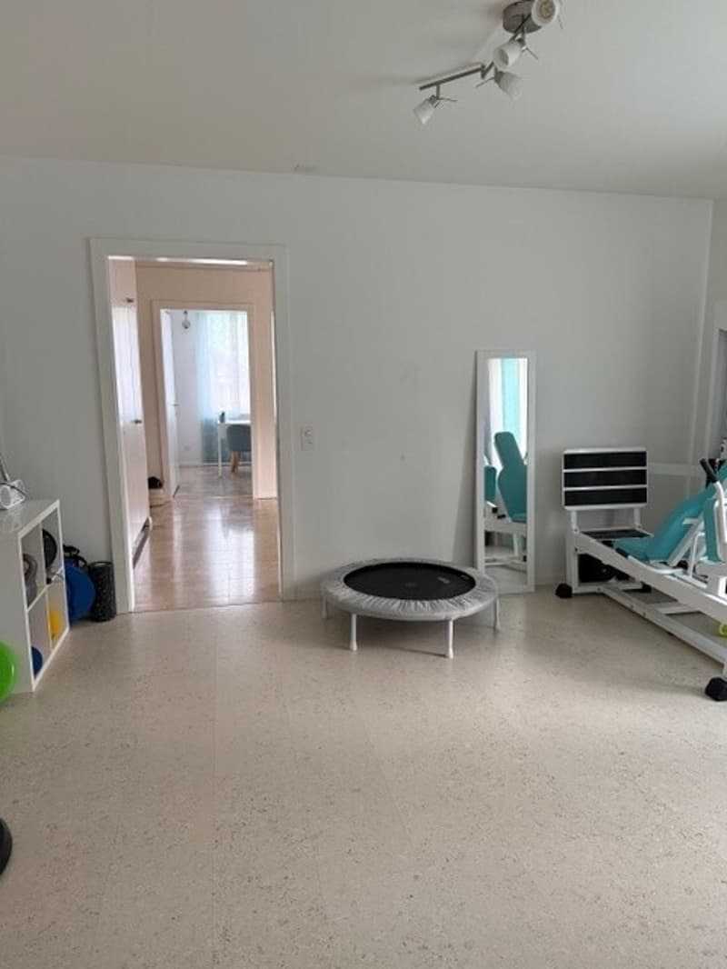 Dans cabinet médical de groupe, locaux lumineux de 4 pièces à louer (11)
