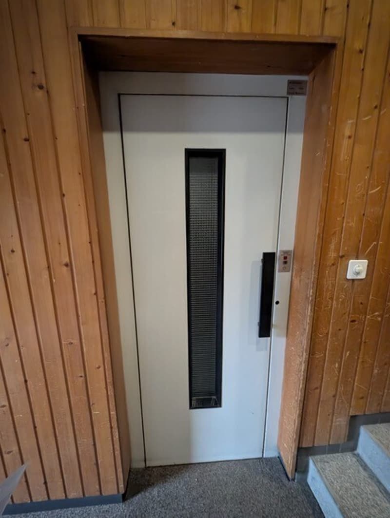 Dans cabinet médical de groupe, locaux lumineux de 4 pièces à louer (4)