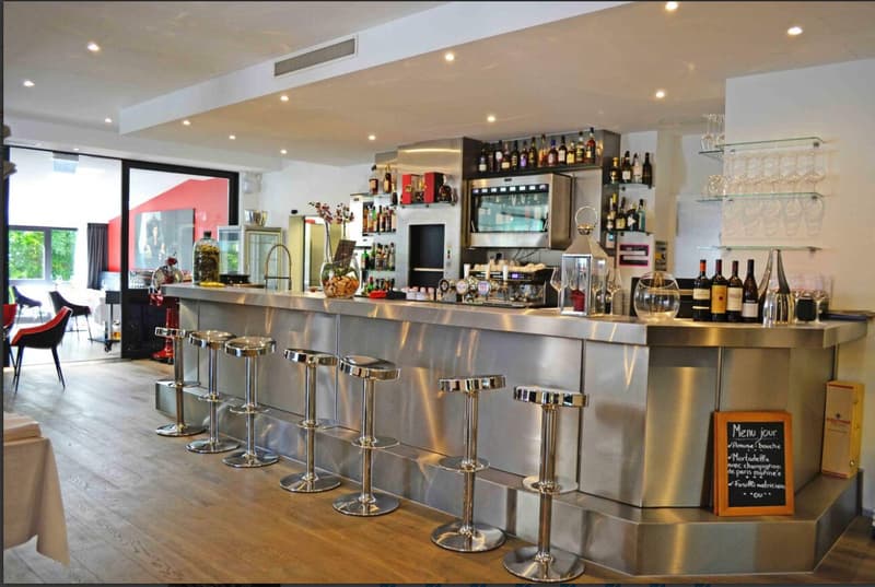 À vendre magnifique restaurant de 295 m2 à Villars-sur-Glâne (1)