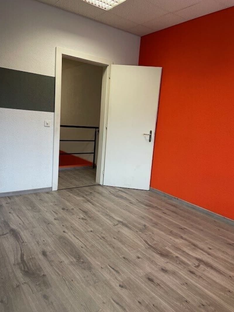 Bureau 1er étage environ 13m2