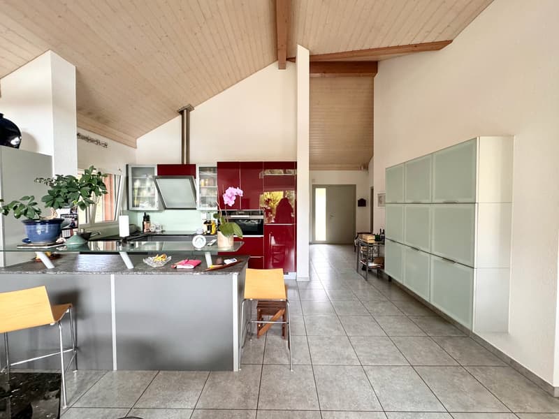 Spacious 2.5-room furnished apartment in villa with terrace and garden (3)