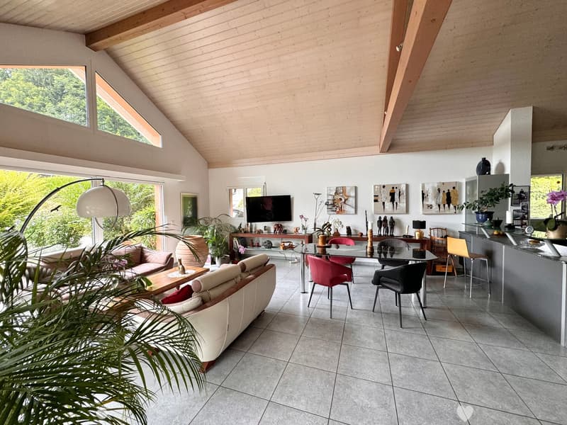 Geräumige 2.5-Zimmer-Wohnung mit Möbeln in Villa mit Terrasse und Garten (1)