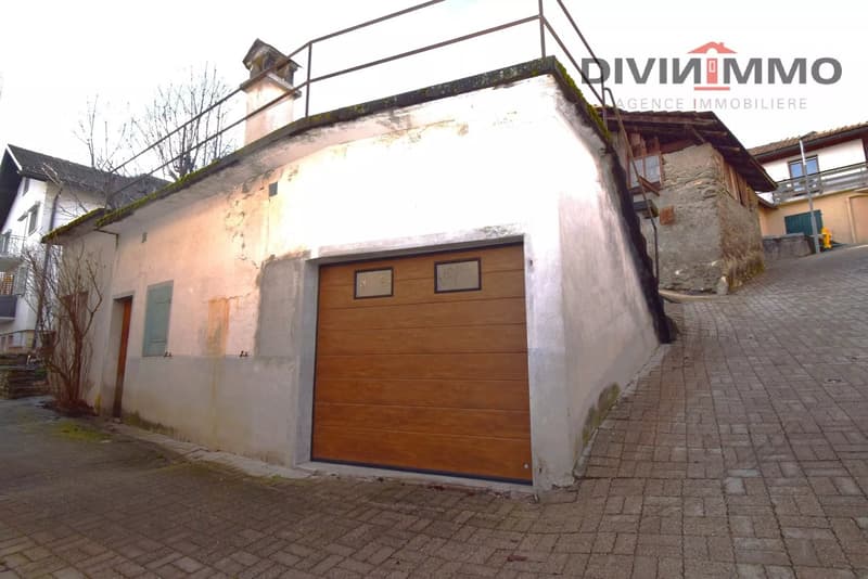 Attic apartment with garage (9)