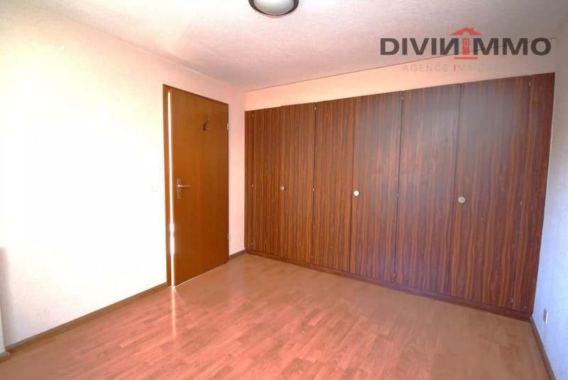 Attic apartment with garage (13)
