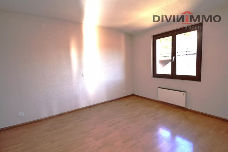 Attic apartment with garage (12)