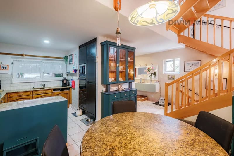 Semi-detached corner house with 6.5 rooms, garage, 4 parking spaces (4)