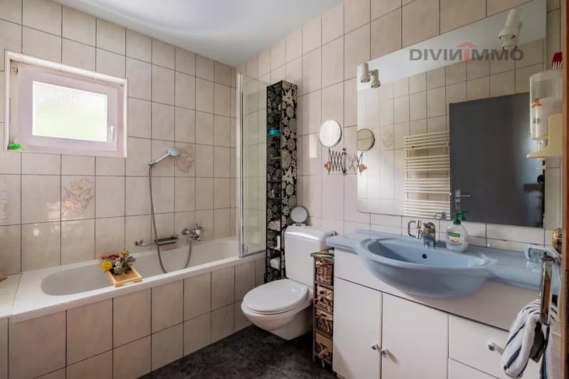 Semi-detached corner house with 6.5 rooms, garage, 4 parking spaces (11)