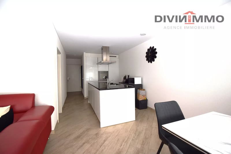 Bello appartamento di alto standing nel cuore del villaggio con due garage (5)