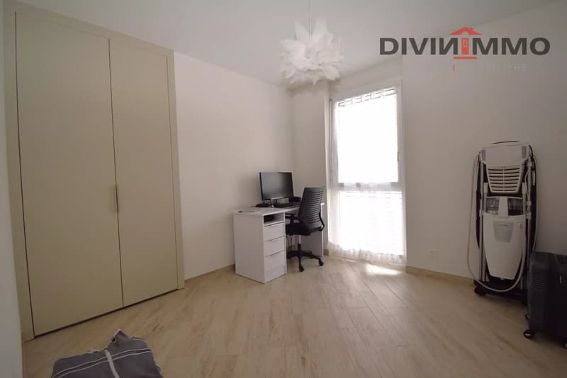Bello appartamento di alto standing nel cuore del villaggio con due garage (9)