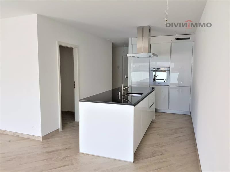 Bello appartamento di alto standing nel cuore del villaggio con due garage (6)