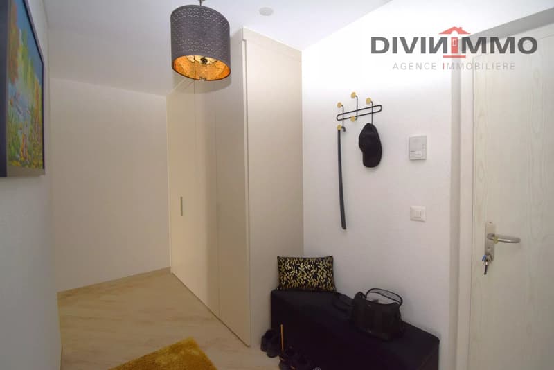 Bello appartamento di alto standing nel cuore del villaggio con due garage (7)