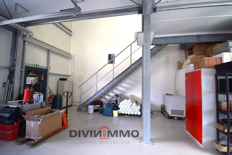 Hall industrielle de 145 m2 avec 5 places de parc (4)