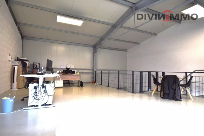 Hall industrielle de 145 m2 avec 5 places de parc (6)