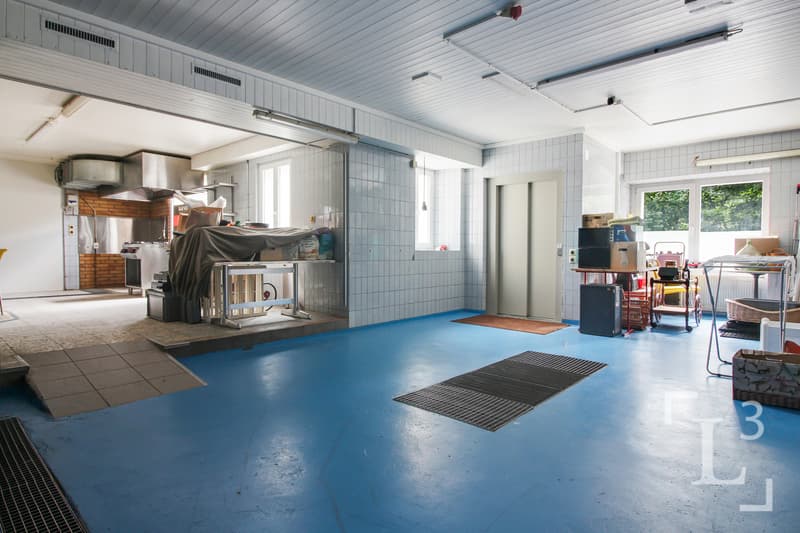 Lot 2 : Local commercial + bureau + studio