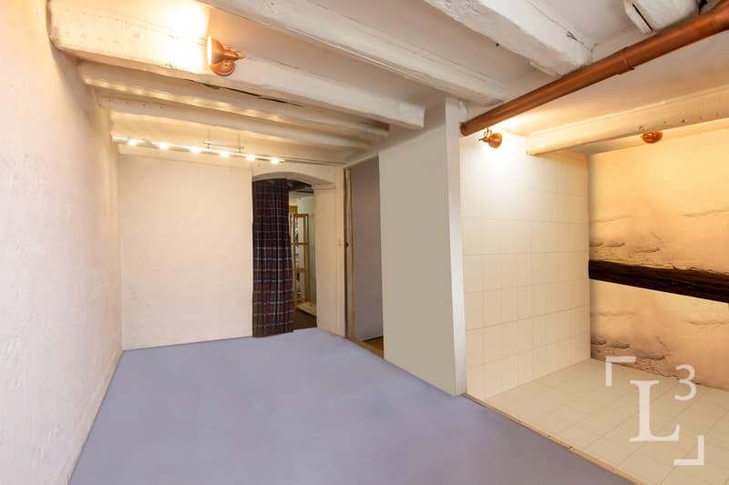Pièce disponible d'env. 16 m2 (rez inférieur) / Available room approx. 16 m2 (lower ground floor)