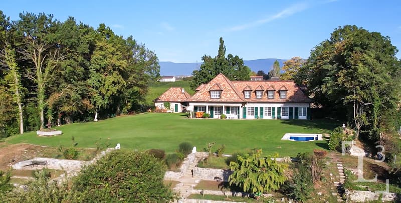 Jardin - Façade Sud / Garden - South facade