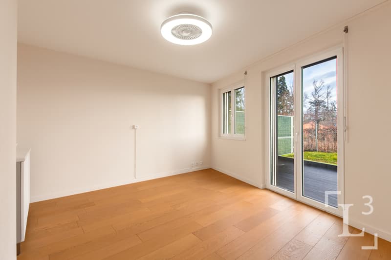 Chambre/bureau/salle de fitness ou cabinet avec entrée indépendant /  Bedroom/office/fitness room or study with separate entrance