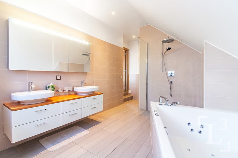 Salle de bain (Suite parentale) / Bathroom (Master suite)