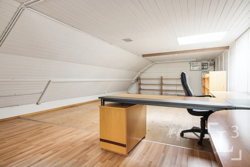 Lot 2 : Local commercial + bureau + studio