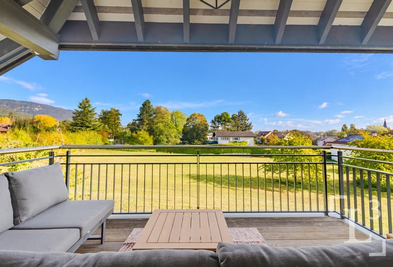 Balcon exposé Est d'env. 9 m2 / East-facing balcony, approx. 9 m²