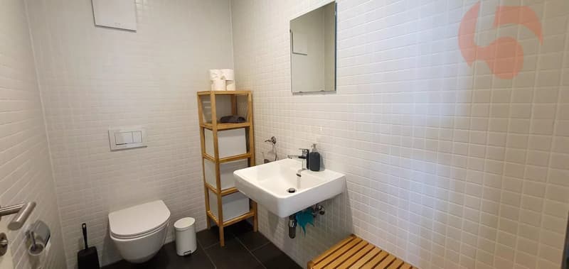 34 m2 office equipped for 2-3 workstations with shared conference room, kitchen, WC, reception (5)