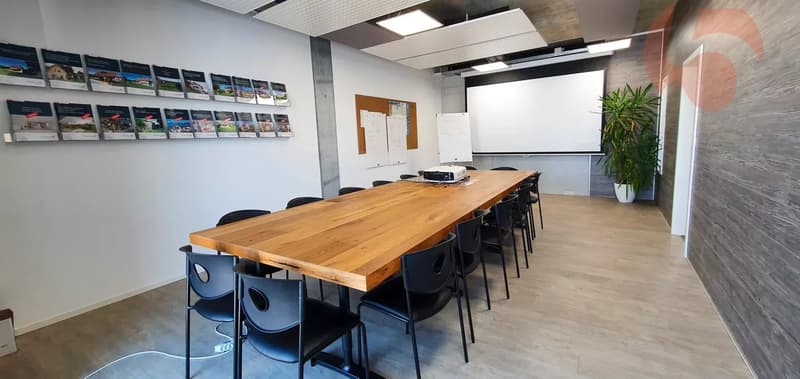 34 m2 office equipped for 2-3 workstations with shared conference room, kitchen, WC, reception (4)