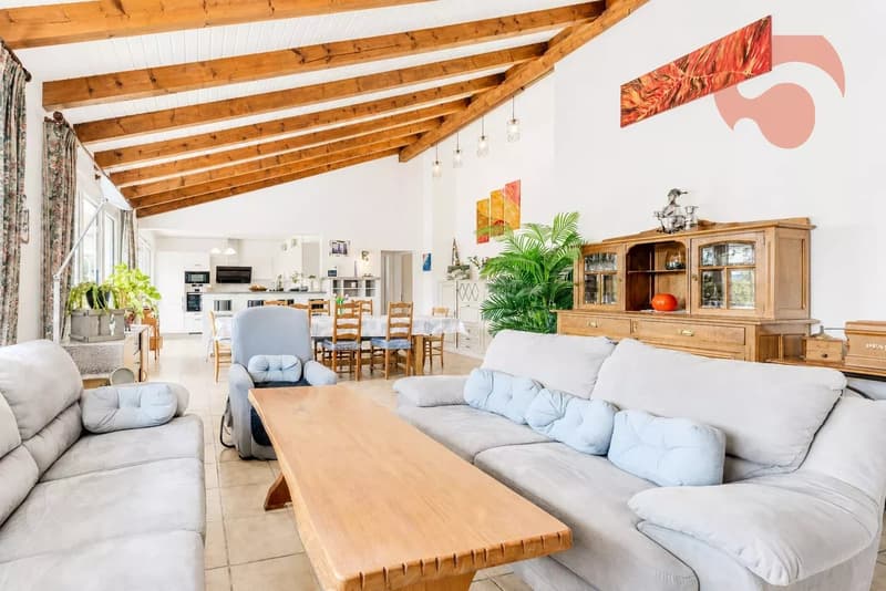 Individual villa with rental income, just a stone's throw from the lake (8)