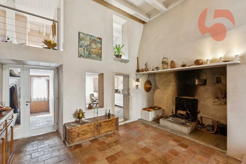 A village house with character and the charm of yesteryear (3)