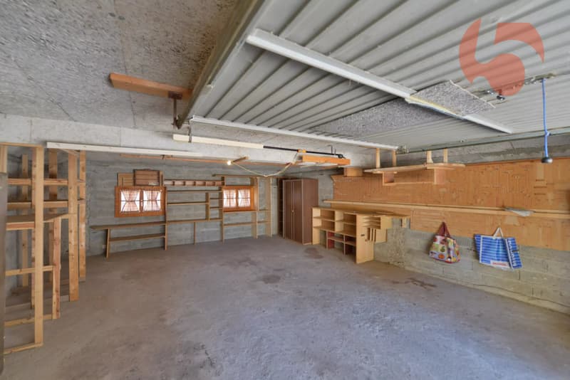 Authentique maison villageoise à fort potentiel avec garage et carnotzet (11)