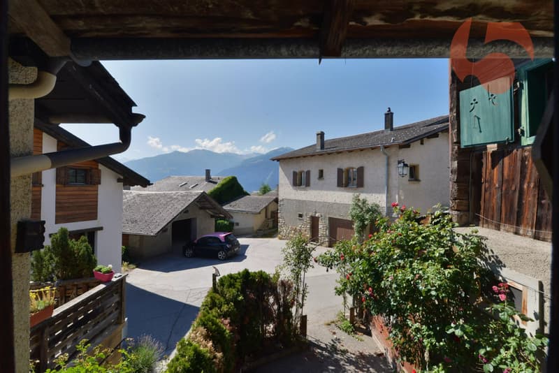 Authentique maison villageoise à fort potentiel avec garage et carnotzet (1)