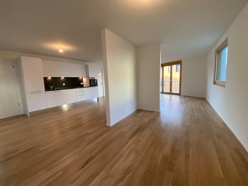 MONTREUX - SPACIOUS 2.5 ROOM APARTMENT LOT 9 (9)