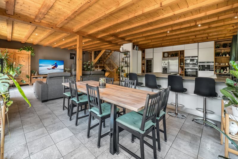 LES PACCOTS - PRÄCHTIGES CHALET MIT 7.5 ZIMMERN (12)