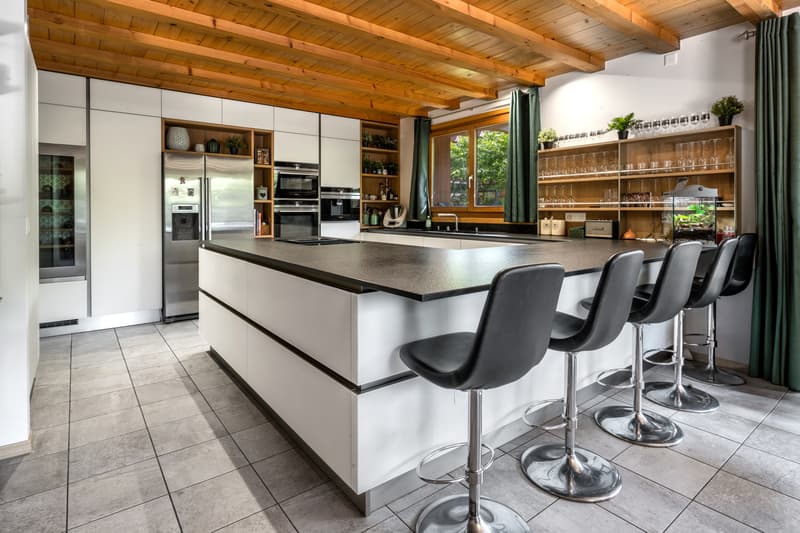 LES PACCOTS - PRÄCHTIGES CHALET MIT 7.5 ZIMMERN (9)