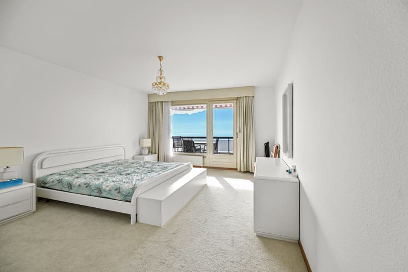 MONTREUX - AMPIO APPARTAMENTO DI 4.5 LOCALI CON VISTA IMPAREGGIABILE (6)