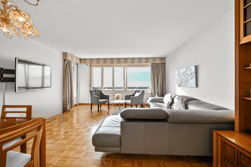 MONTREUX - AMPIO APPARTAMENTO DI 4.5 LOCALI CON VISTA IMPAREGGIABILE (2)