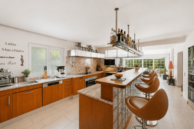 UPSCALE PROPERTY WITH 9 ROOMS + POOLS (11)