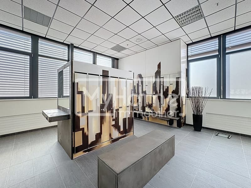 Sala fitness di 967 m2 a Lonay, completamente attrezzata, in affitto (12)