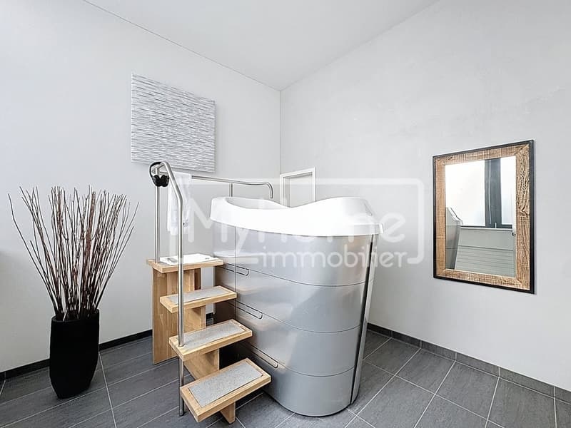 Sala fitness di 967 m2 a Lonay, completamente attrezzata, in affitto (6)