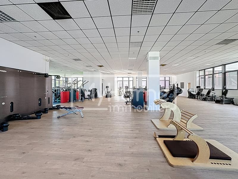 Sala fitness di 967 m2 a Lonay, completamente attrezzata, in affitto (2)
