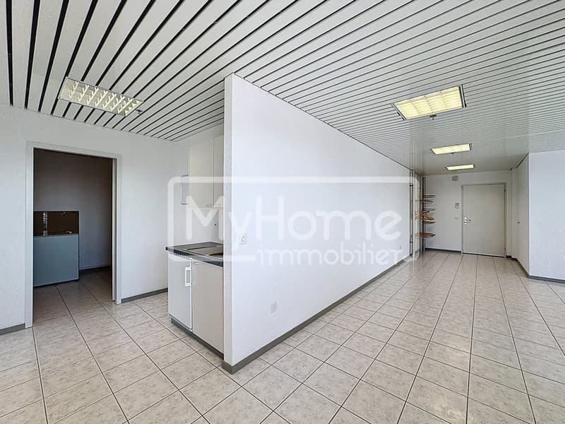 Locale commerciale luminoso di 103 m2 a Lonay (4)