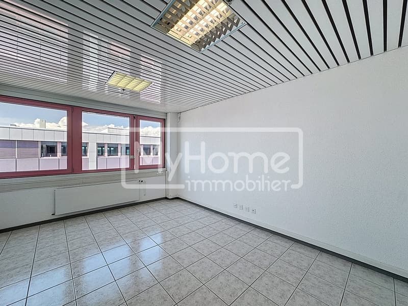 Locale commerciale luminoso di 103 m2 a Lonay (5)