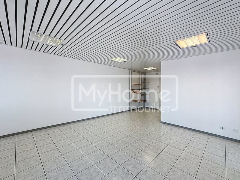 Locale commerciale luminoso di 103 m2 a Lonay (2)