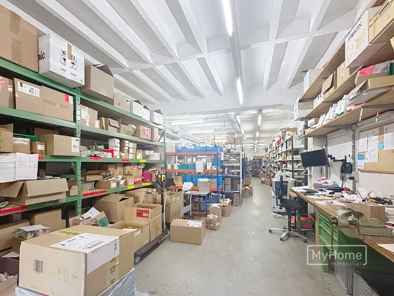 Ampia area amministrativa con due magazzini in affitto (11)