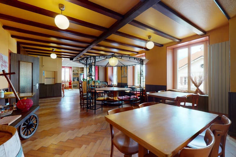 Splendide immeuble commercial avec chambres d'hôtes, bar et kiosque (11)