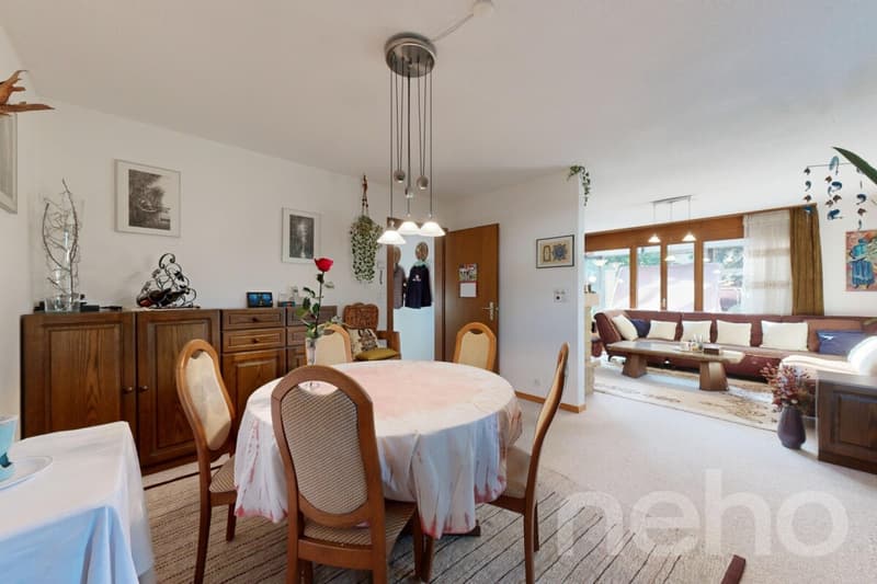 Charmante maison offrant un bel espace extérieur et une véranda (11)