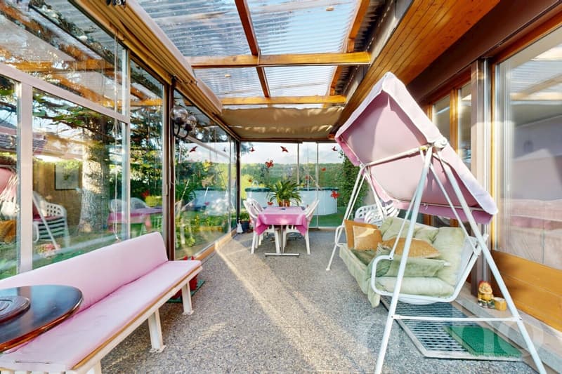 Charmante maison offrant un bel espace extérieur et une véranda (7)